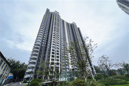 正大文苑阁楼已装修3室2厅1卫116㎡